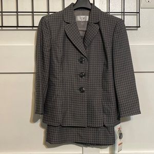 Le Suit 2 piece skirt/jacket set